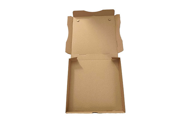 How does the shock-absorbing structure of pizza box packaging ensure the integrity and beauty of pizza during transportation?